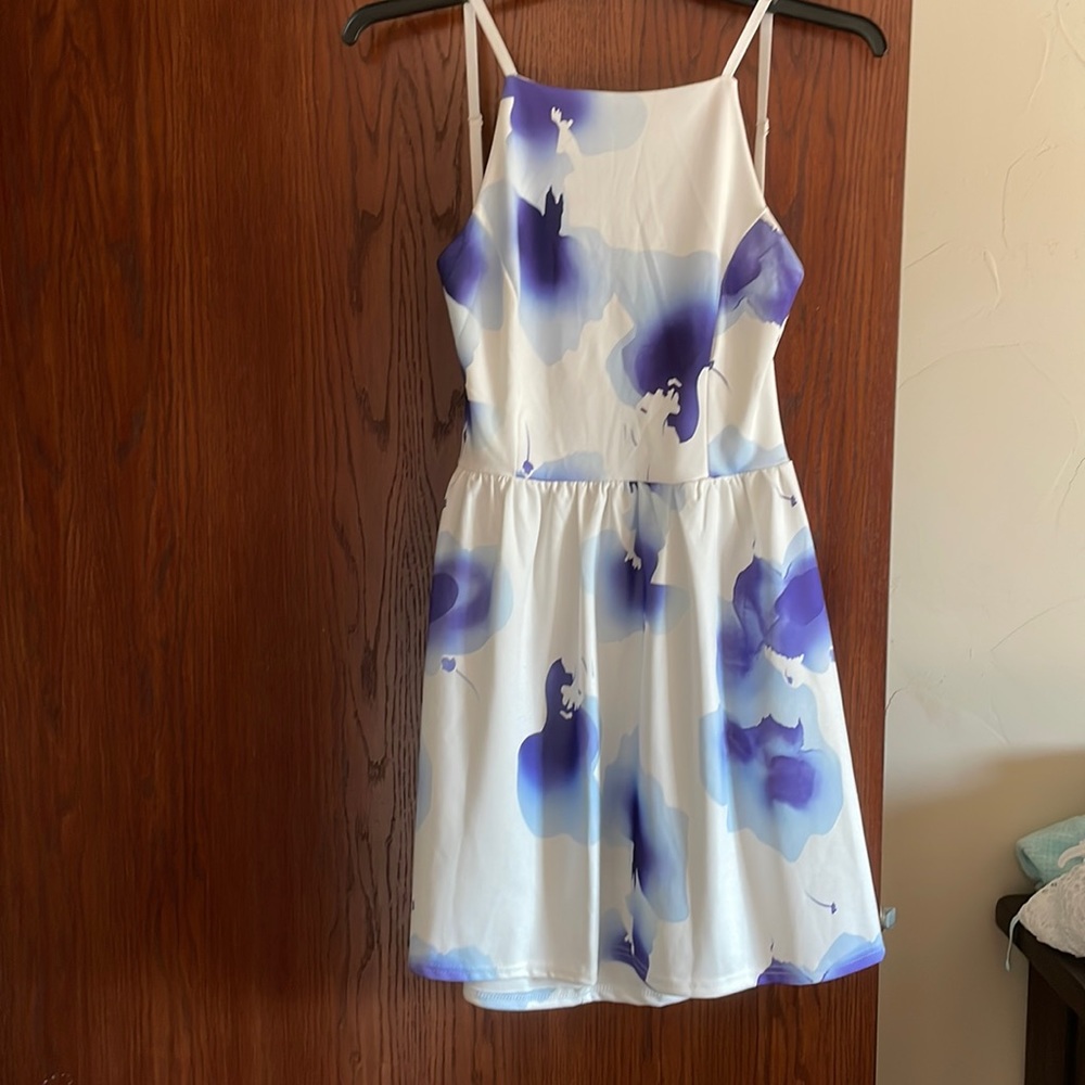 Super cute dress with adjustable straps and pockets